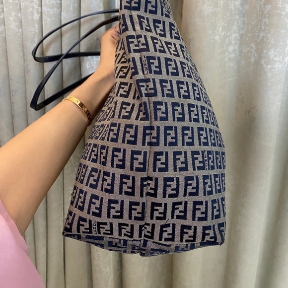 💃Fendi 💃 Zucca-pattern Roll tote bag - Picture 5 of 16